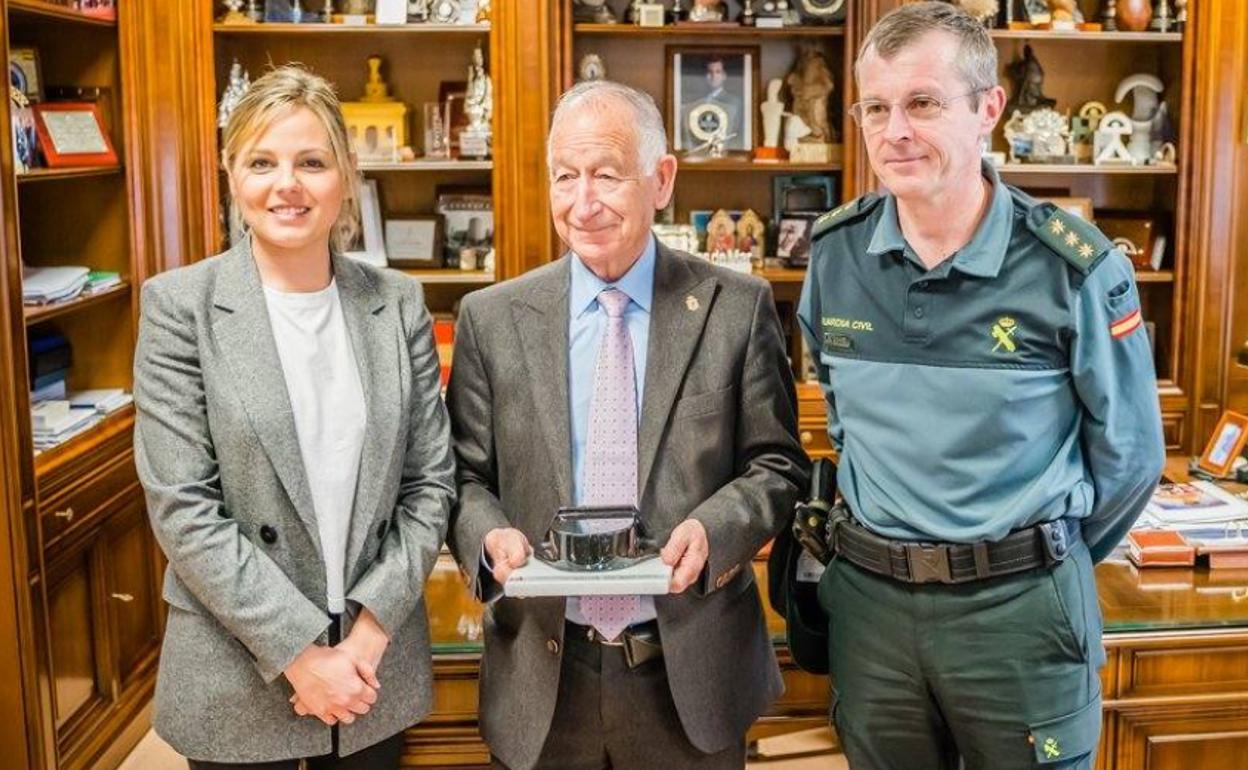 La Guardia Civil reconoce la colaboración del Ayuntamiento de Roquetas