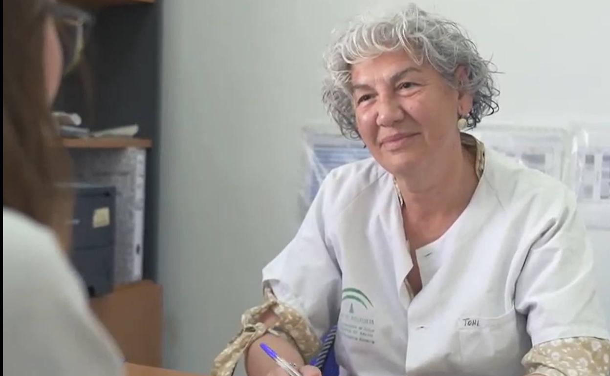 Toñi Fernández, concejal de IU-TD-EQ y enfermera de profesión. 