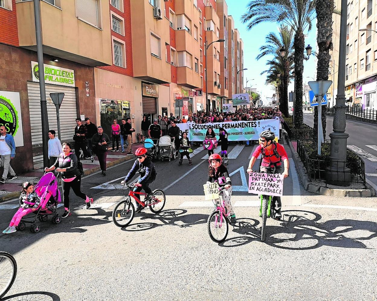 Imagen de una de las dos manifestaciones por los problemas de comunicaciones, el pasado mes.