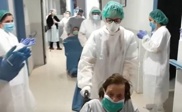 La residencia Virgen del Rosario de Roquetas celebra con una fiesta las primeras seis altas