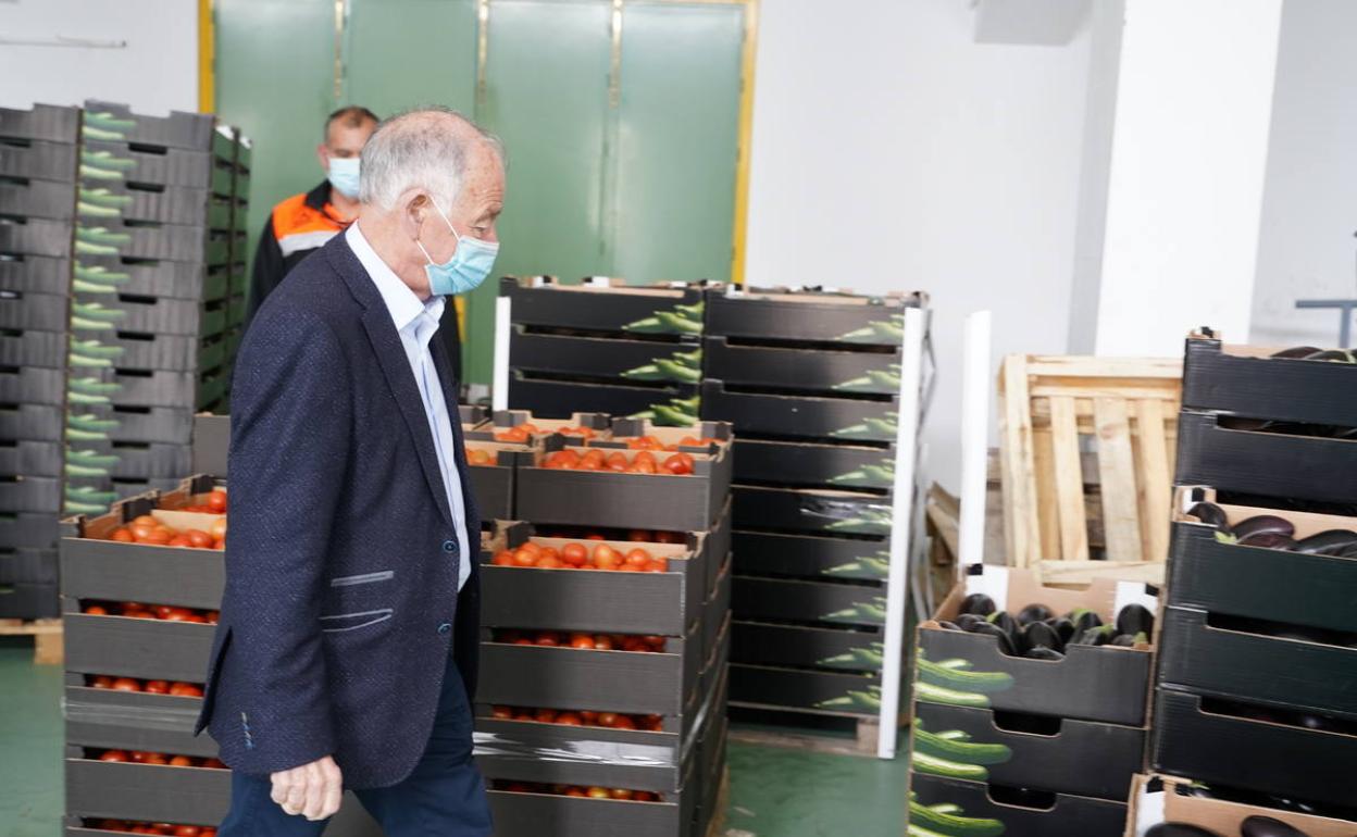 Amat agradece la colaboración de empresas y vecinos para hacer frente a la crisis