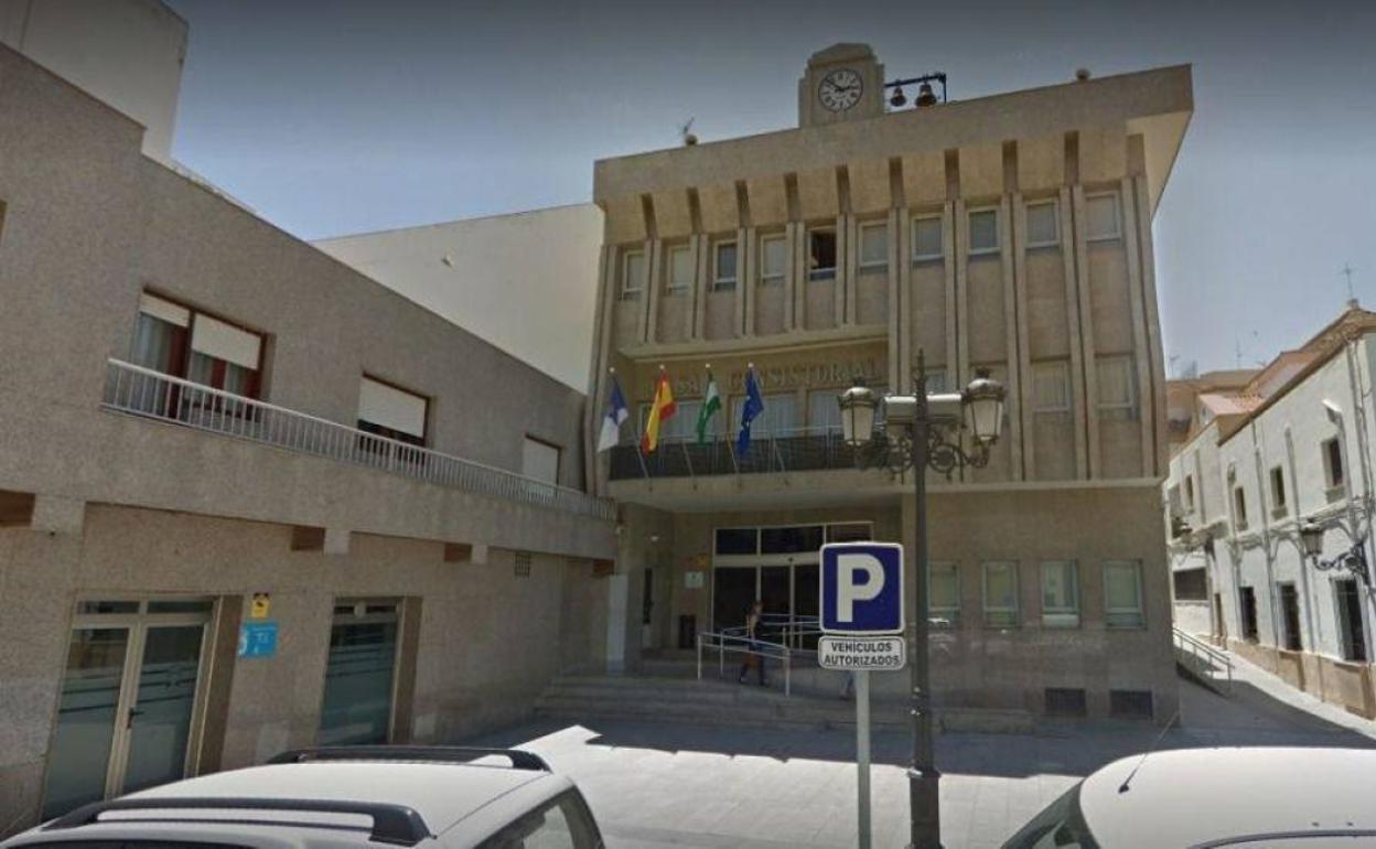 Roquetas anuncia el próximo reinicio de la convocatoria de empleo de una treintena de plazas