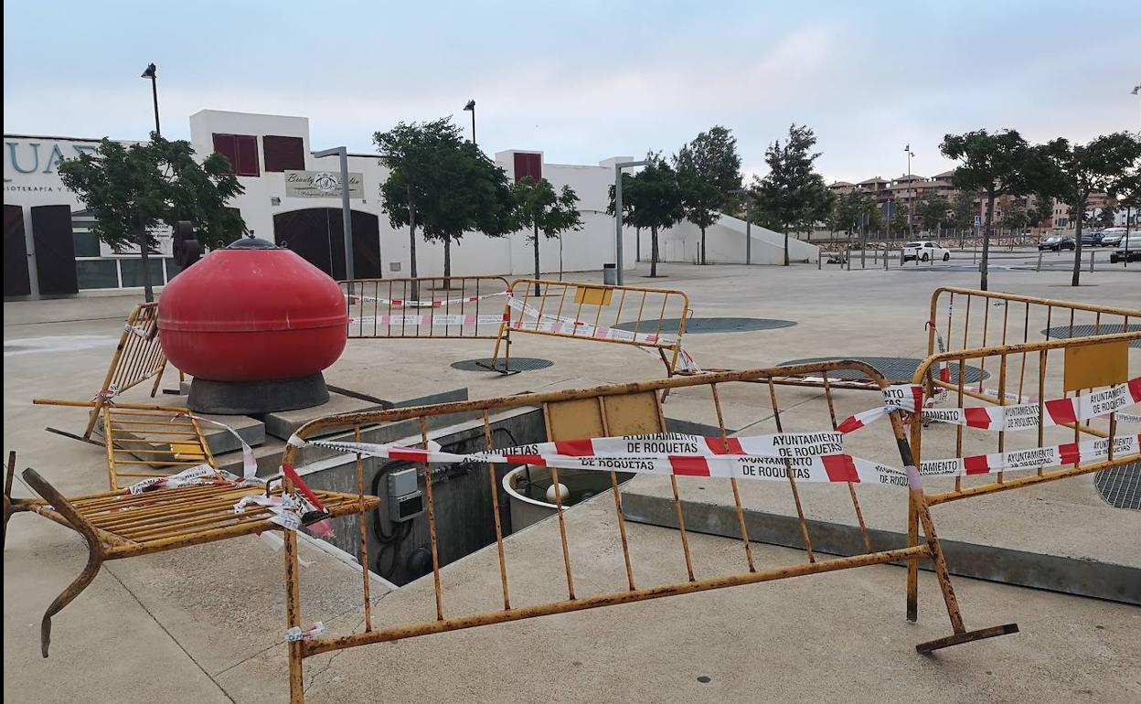 Desarrollo Urbano trabaja en la reparación de las fuentes del parque de Los Bajos de Roquetas