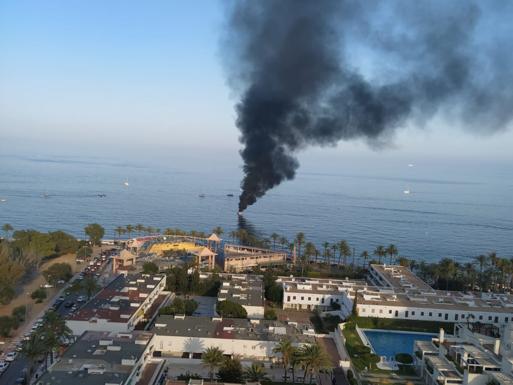 La embarcación en llamas.