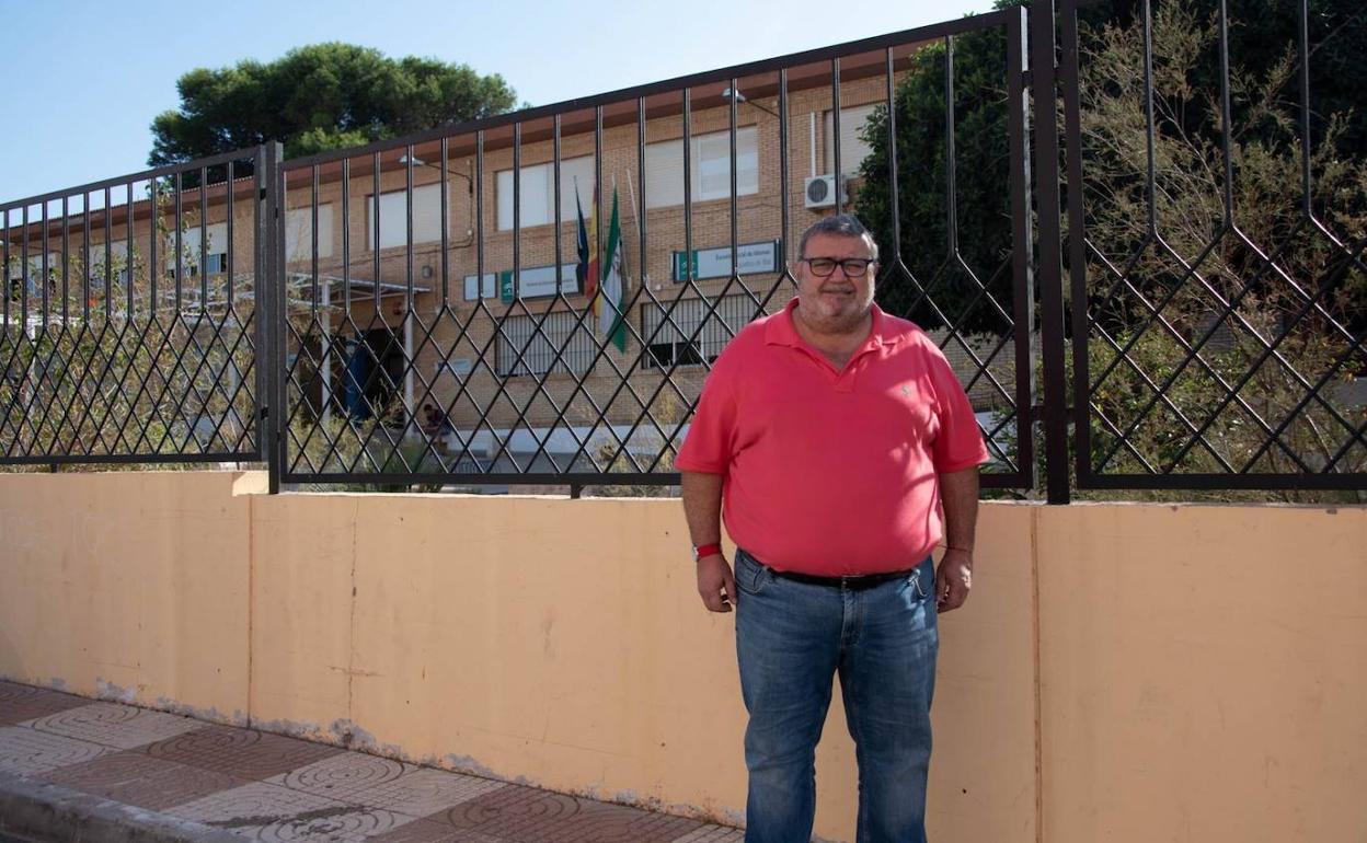 El PSOE propone un plan para evitar las aglomeraciones en los accesos a los colegios