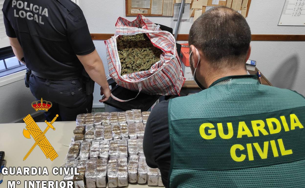 Droga incautada en la operación de Vícar.