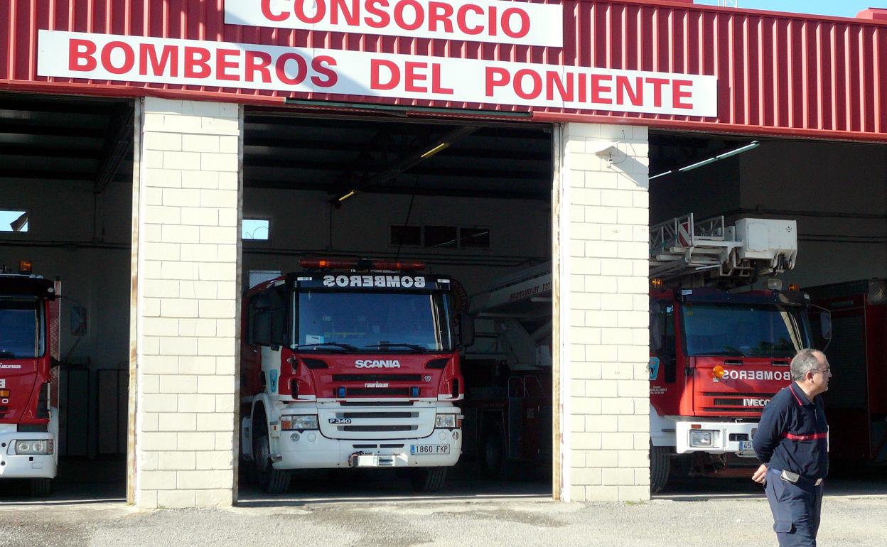 Sucesos en Almería| Tres heridos al incendiarse un piso en Roquetas de Mar