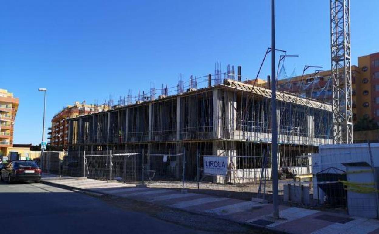 Roquetas de Mar | Una modificación presupuestaria desvela un sobrecoste de 560.000 euros en el edificio municipal de El Puerto