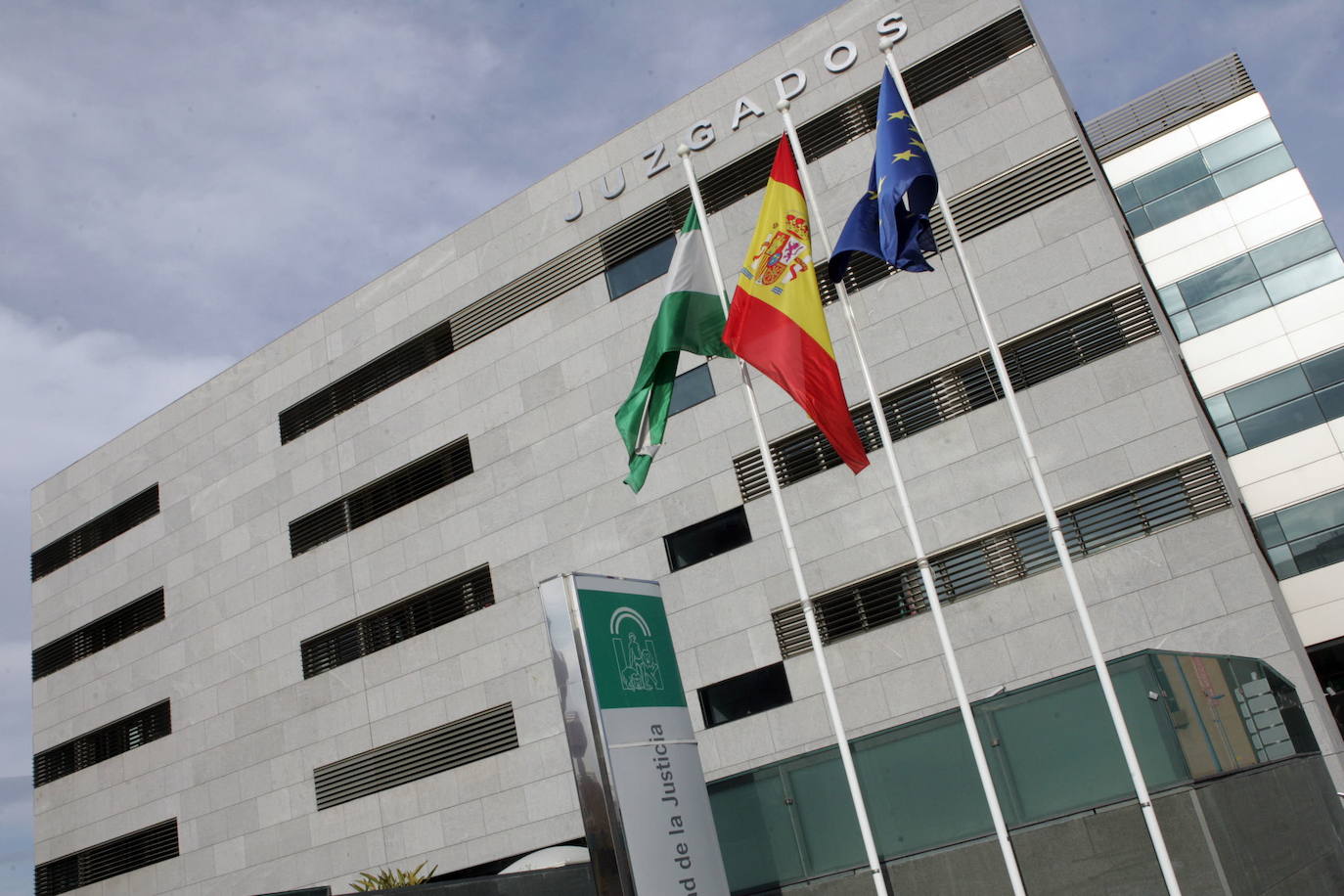 La Fiscalía pide casi diez años para un hombre que intentó matar a pedradas a su pareja. 
