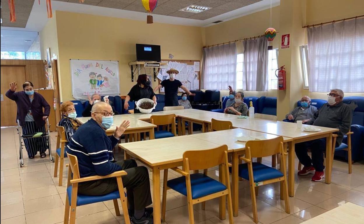 Vícar fomenta el envejecimiento activo entre sus mayores