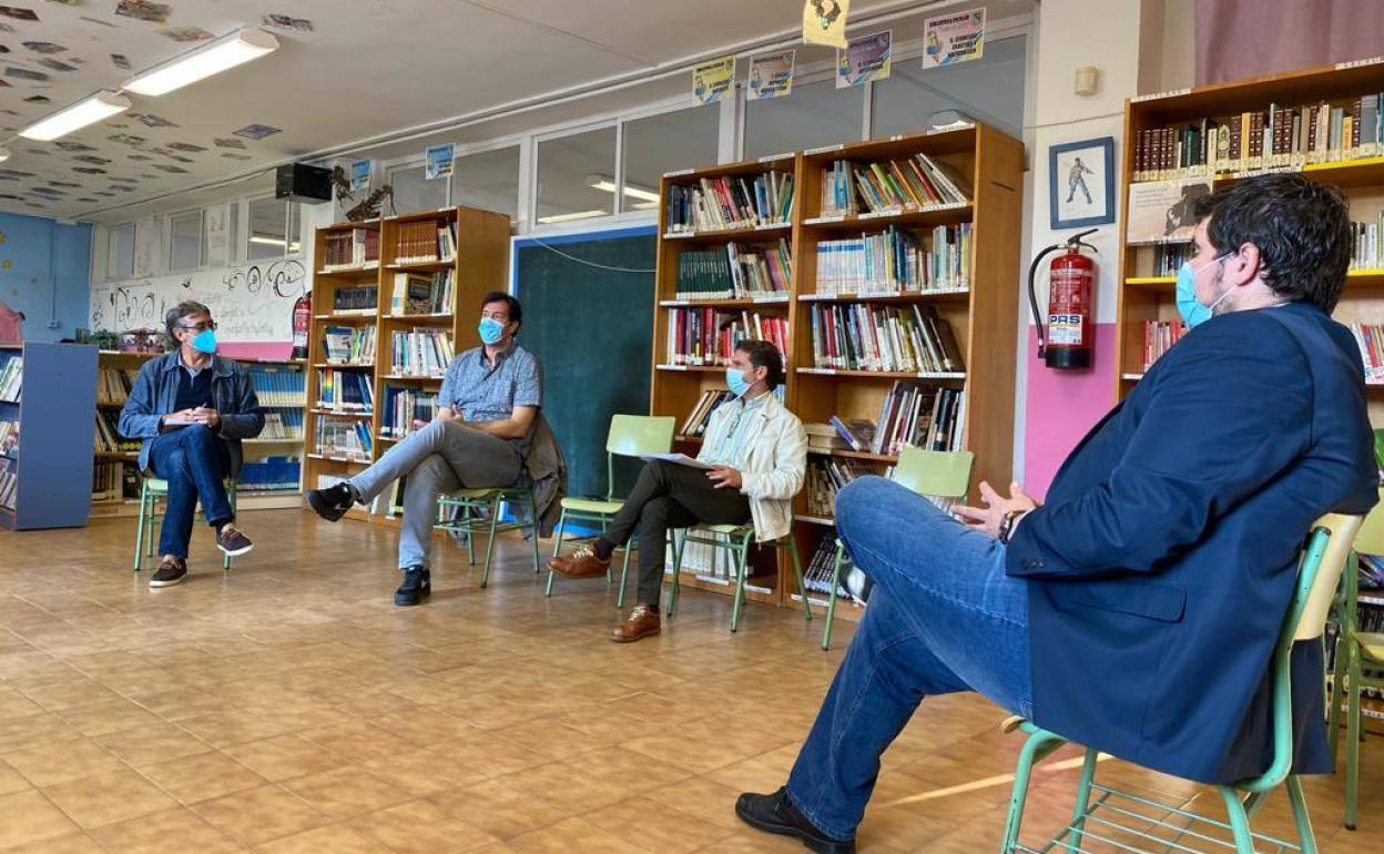 Reunión con madres y padres del centro el pasado mes de noviembre. R. I.
