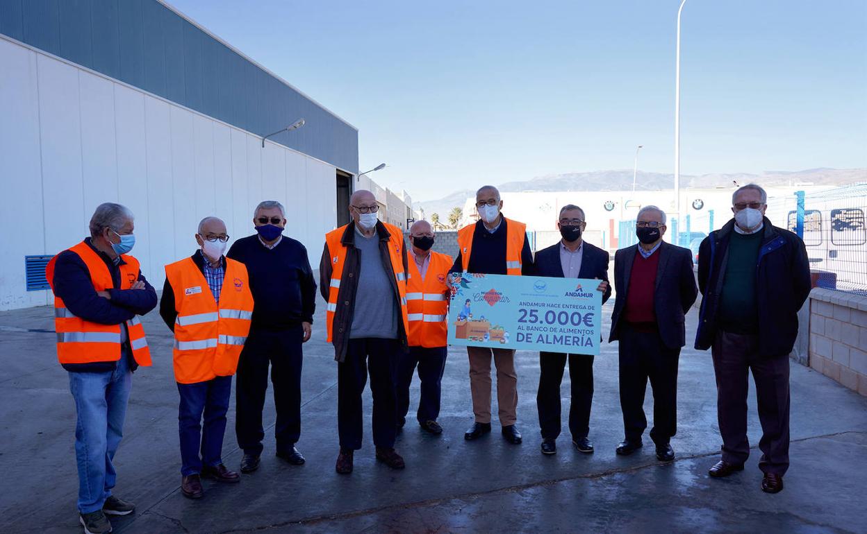 La empresa Andamur entregó 25.000 euros para apoyar al Banco de Alimentos