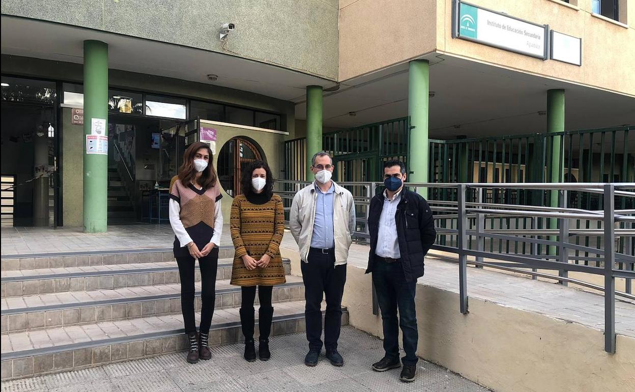 Responsables del centro junto a representantes de la empresa Sonimar, una de las participantes. 