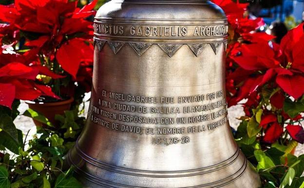 Una de las campanas se ha dedicado al San Gabriel Arcángel. 