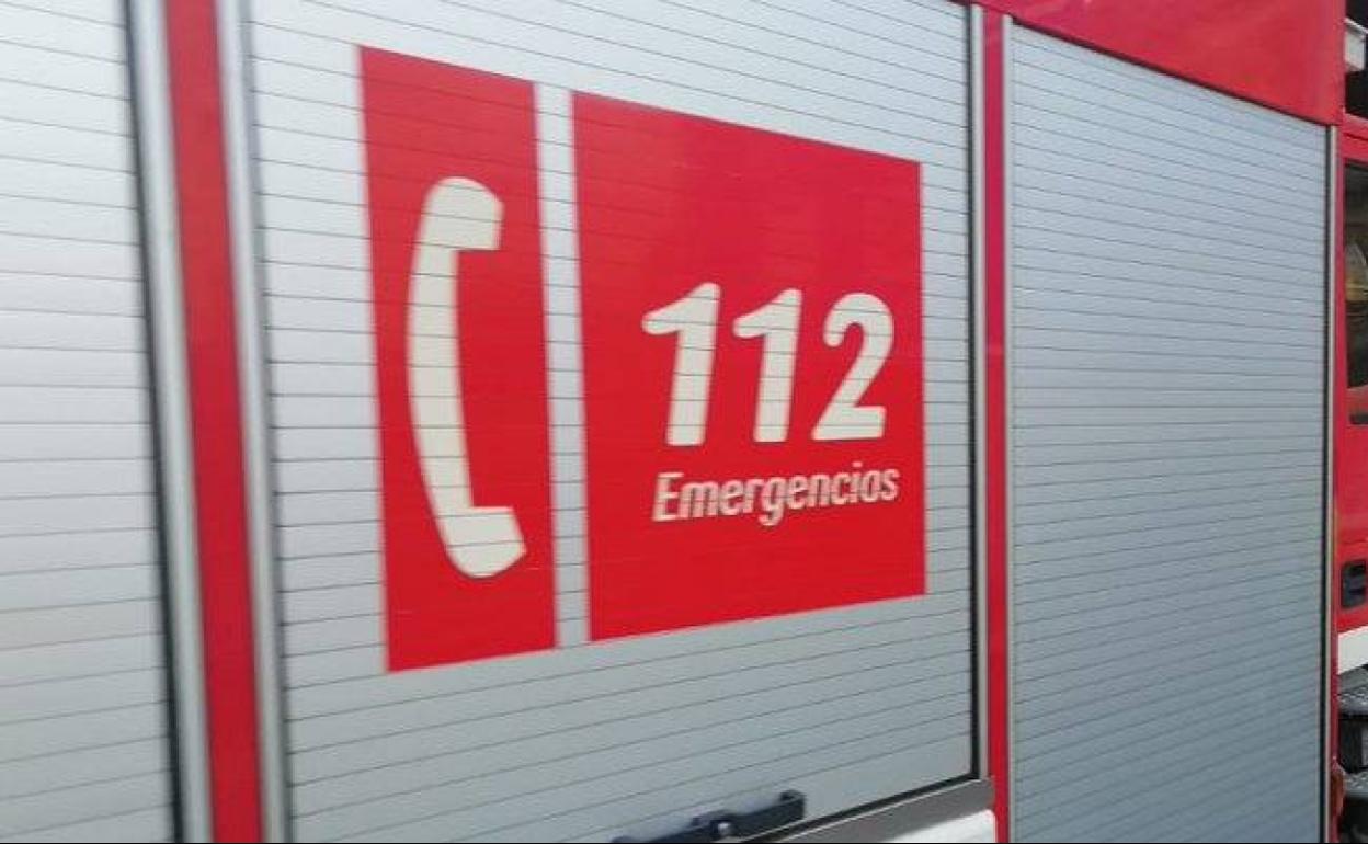 Incendio en Almería | Desalojados 50 vecinos por un fuego en el garaje de un bloque en Roquetas de Mar