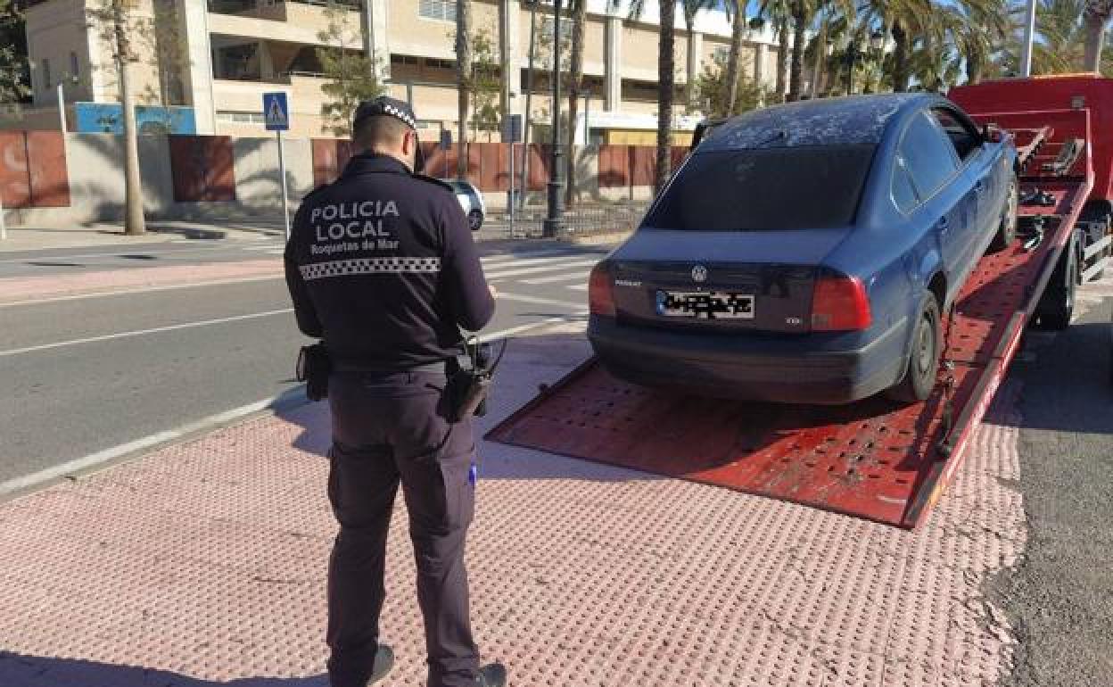 Roquetas abre una lucha contra los taxis ilegales tras años de competencia desleal