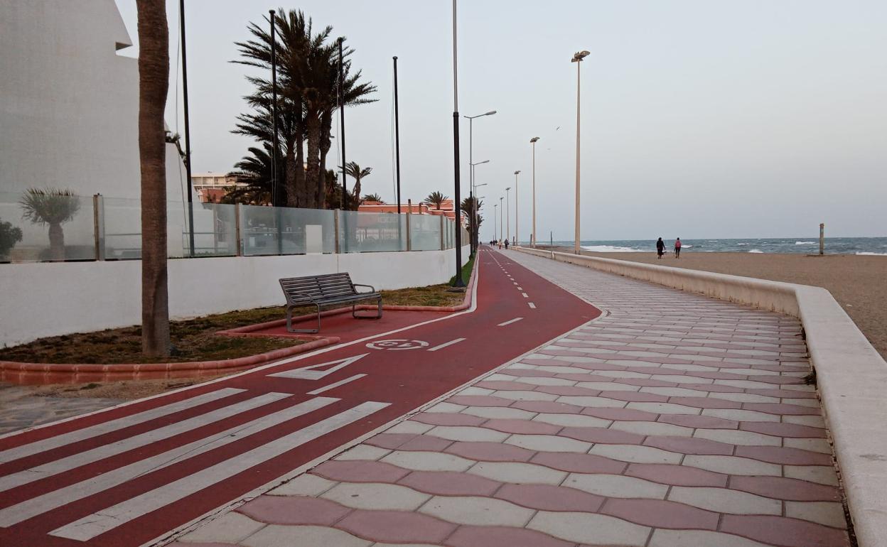 La Urbanización de Playa Serena presentaba ayer un espacio demasiado tranquilo para lo habitual y así seguirá en el puente de Andalucía.