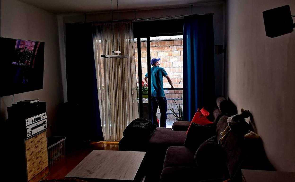 Condenados a vivir sin luz natural