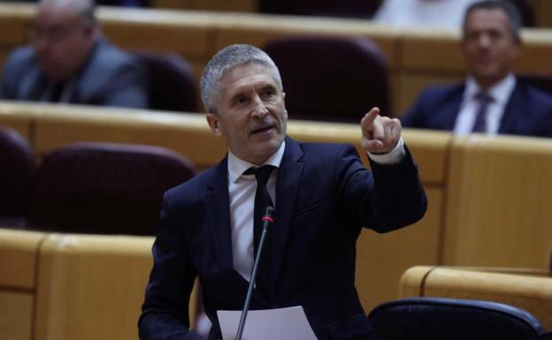 El ministro Fernando Grande-Marlarka ha evitado comprometerse con la comisaría, que deja para «un futuro». 