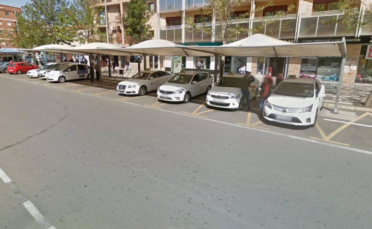 Los taxistas de Roquetas se repartirán 30.000 euros en ayudas por la covid-19