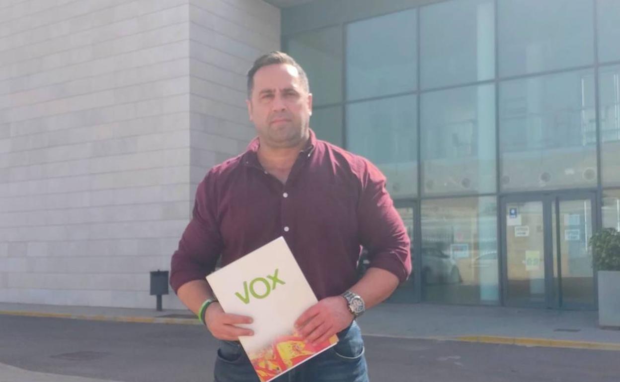 Dimite y renuncia al acta el portavoz de Vox en el Ayuntamiento de Vícar, Alfonso Santiago