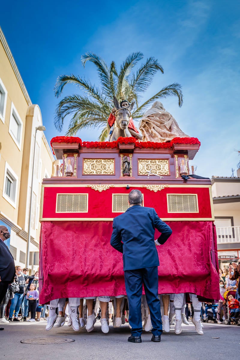 Fotos: Así fue el reestreno de la Semana Santa de Roquetas de Mar tras la covid-19