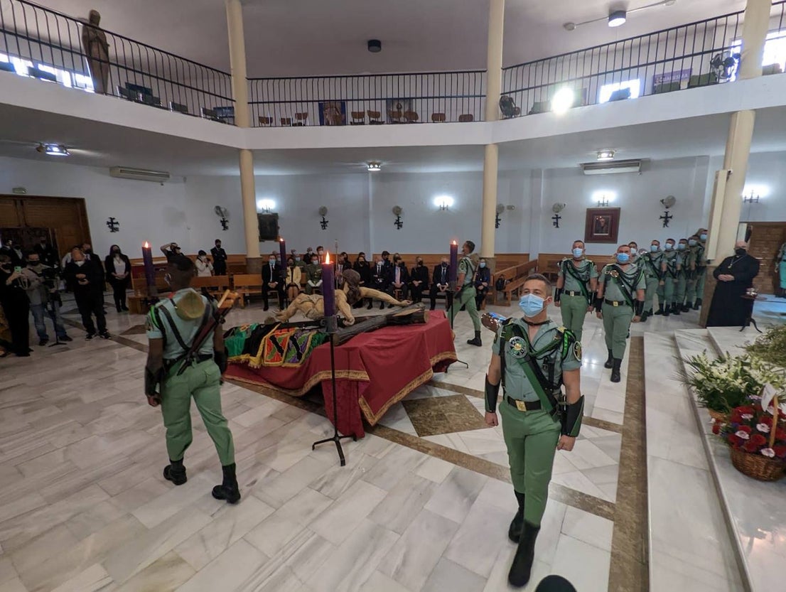 Fotos: La Legión vela al Cristo de la Buena Muerte de Roquetas