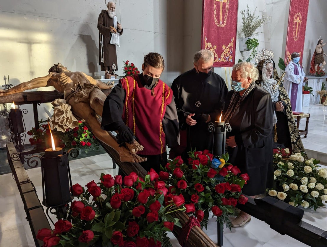 Fotos: El Cristo de la Expiración de Roquetas se echa a la calle