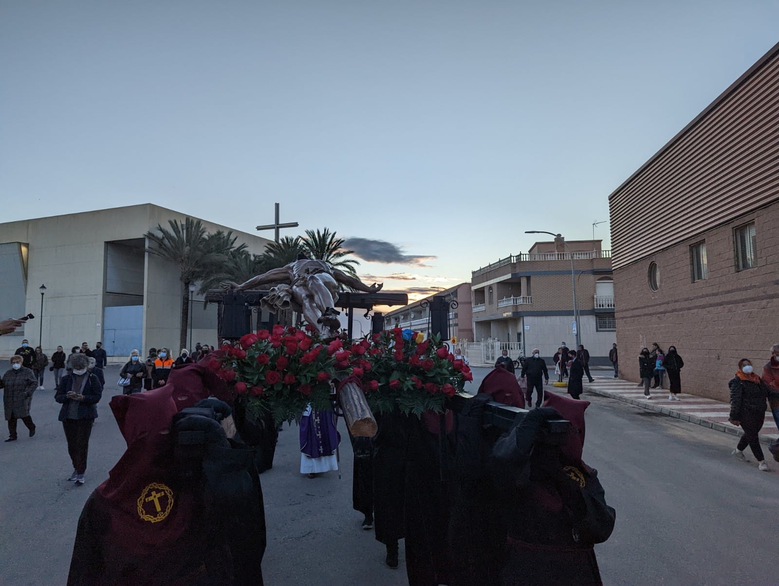 Fotos: El Cristo de la Expiración de Roquetas se echa a la calle