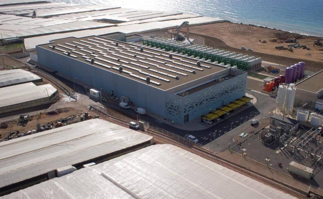 Roquetas reclama pagar el agua desalada a precio de 2021 y financiar los sobrecostes