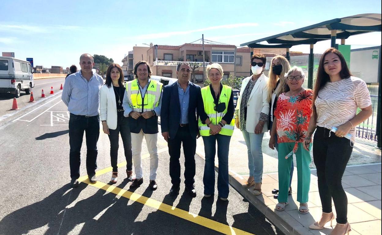 El barrio de San Nicolás completa al fin sus paradas de autobús