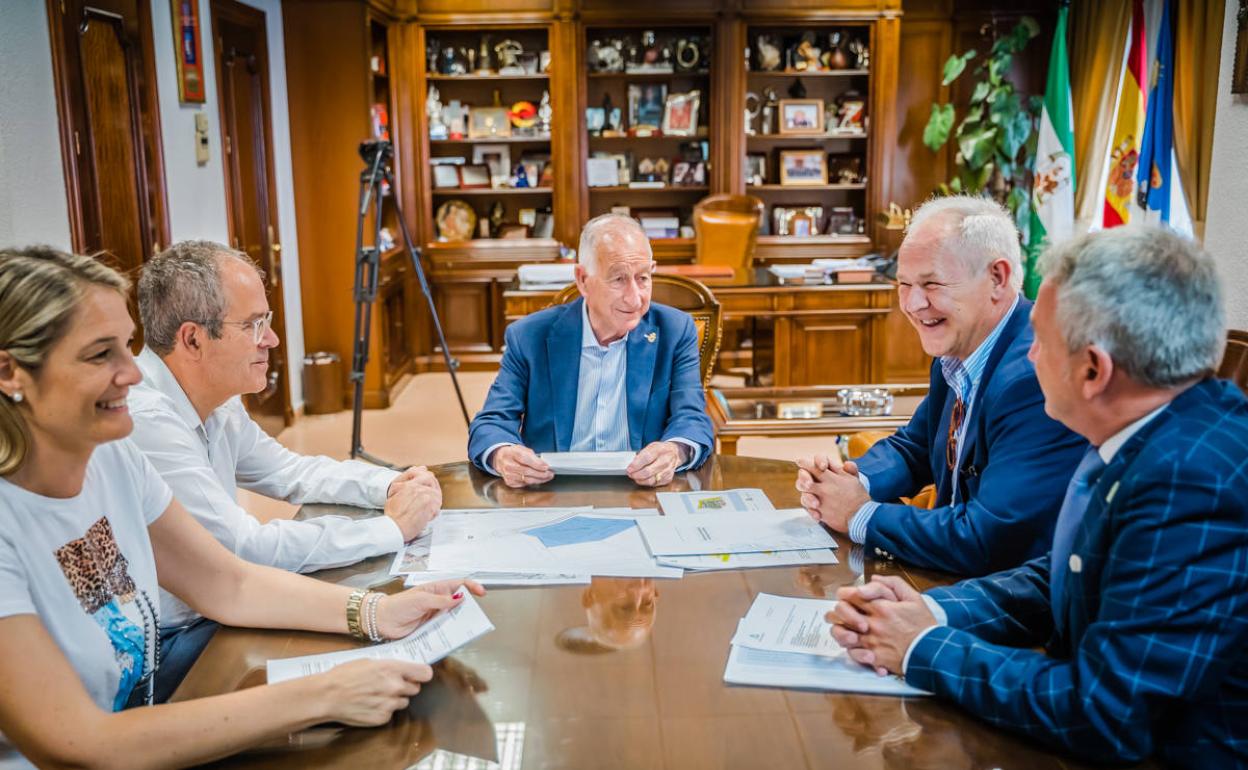 Ayuntamiento y Junta acuerdan prorrogar el convenio del hospital por otros 4 años