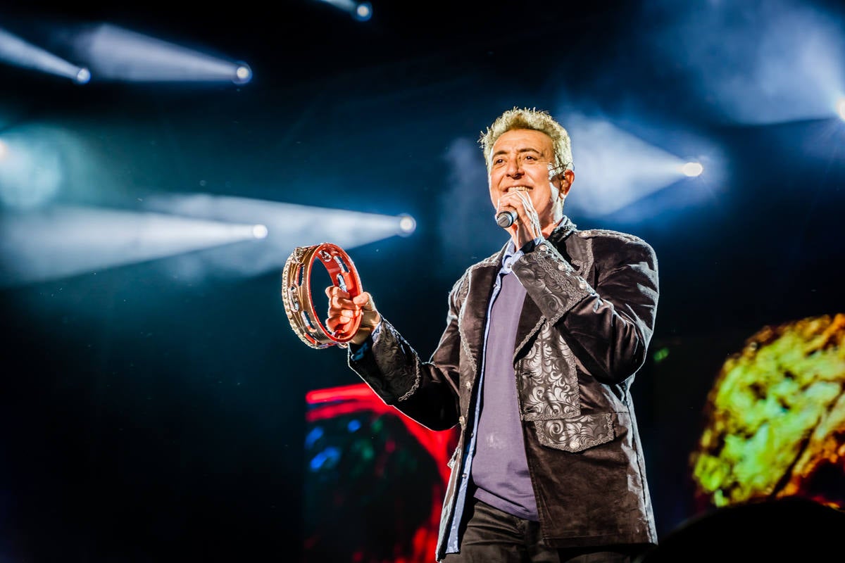 Fotos: Manolo García levanta la Plaza de Toros de Roquetas