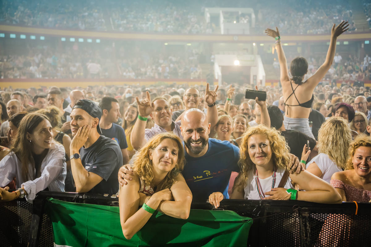 Fotos: Manolo García levanta la Plaza de Toros de Roquetas