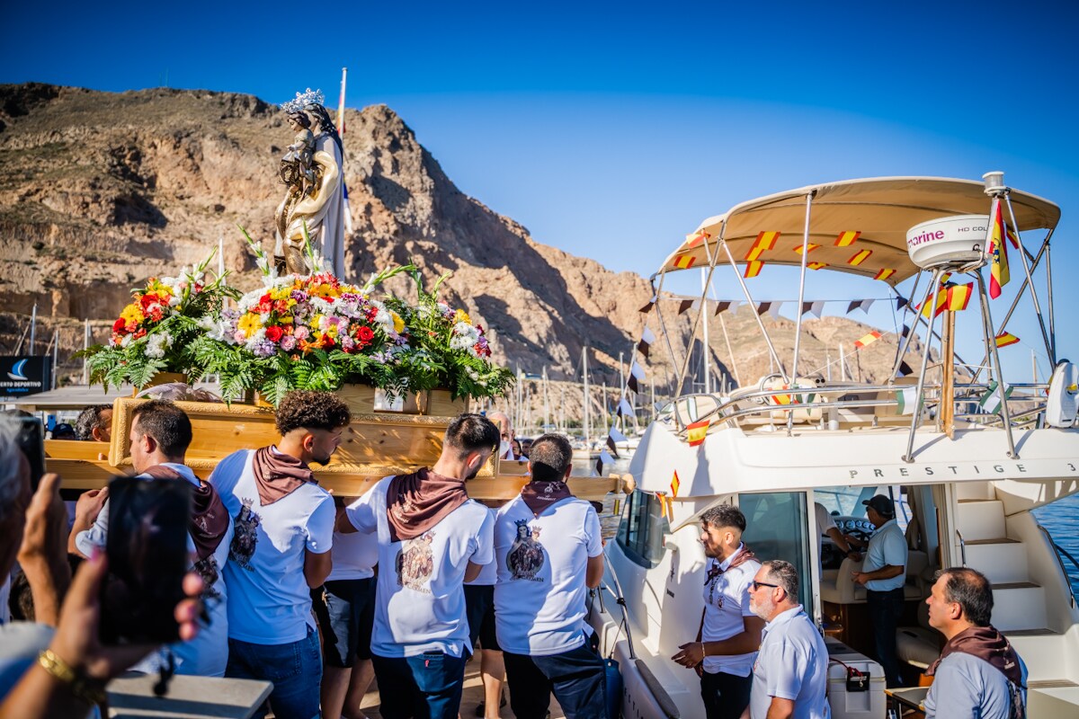 Fotos: Aguadulce lleva a la mar a su patrona