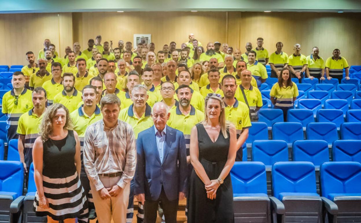 Los recursos mantienen paralizado el concurso de la privatización de los jardineros