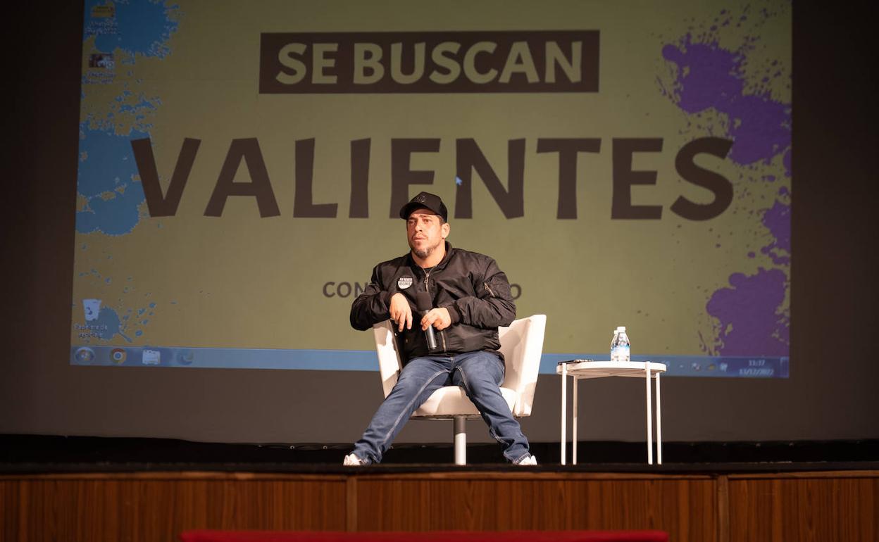 'El Langui' busca estudiantes «valientes» para concienciar contra el bullying