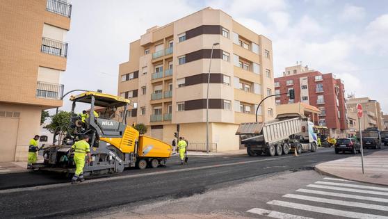 El asfaltado de calles llega al fin a Cortijos de Marín