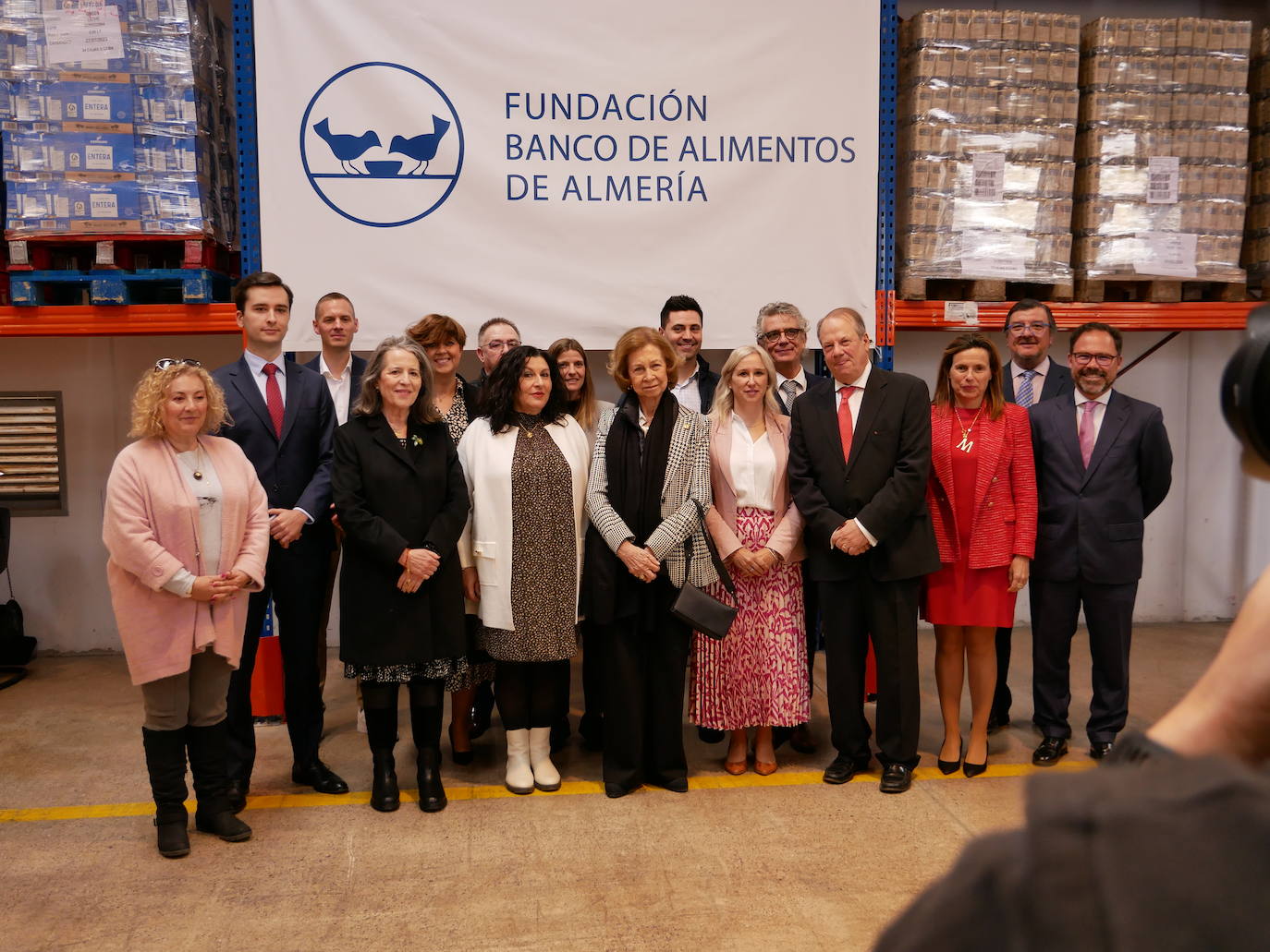 La reina Sofía visita el Banco de Alimentos en Roquetas