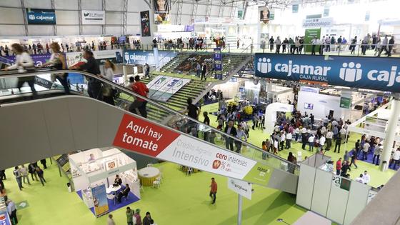 Cuarenta comercios participan en la primera Feria Outlet del comercio local de Roquetas
