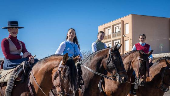 Así fue el tradicional paseo a caballo en Roquetas por el Día de Andalucía
