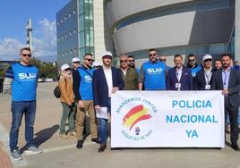 Decenas de personas respaldan las peticiones de la comisaría del SUP