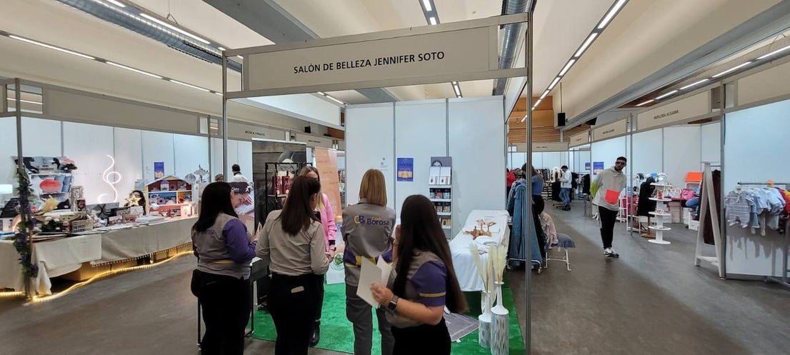Así es la Feria Outlet del comercio local de Roquetas