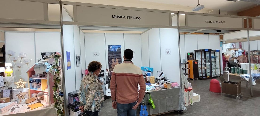 Así es la Feria Outlet del comercio local de Roquetas