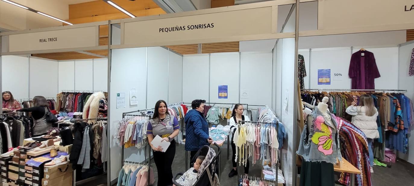 Así es la Feria Outlet del comercio local de Roquetas