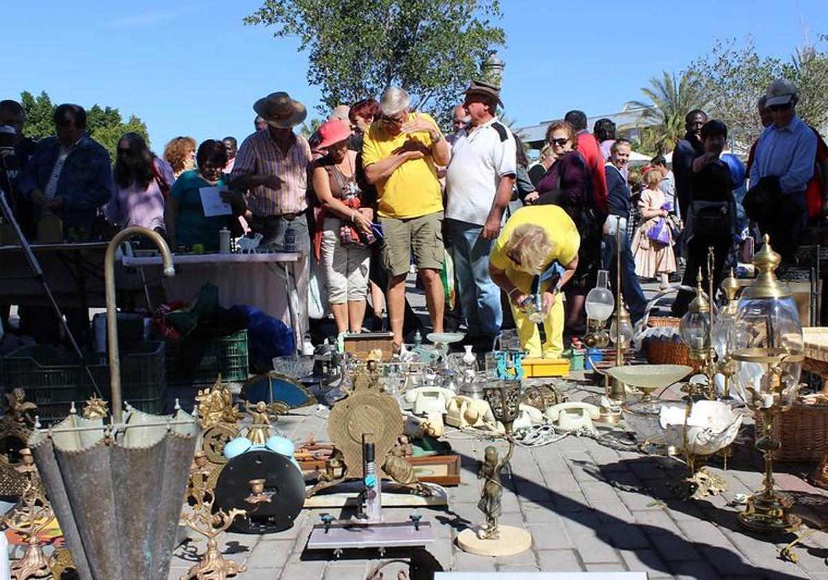 El primer Rastro de arte y antigüedades se celebra este domingo