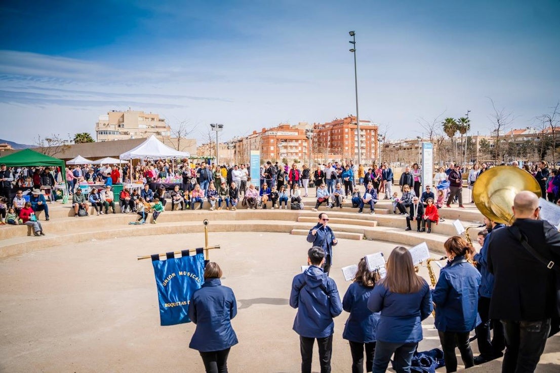 El nuevo Rastro de arte y antigüedades se estrena con un centenar de puestos