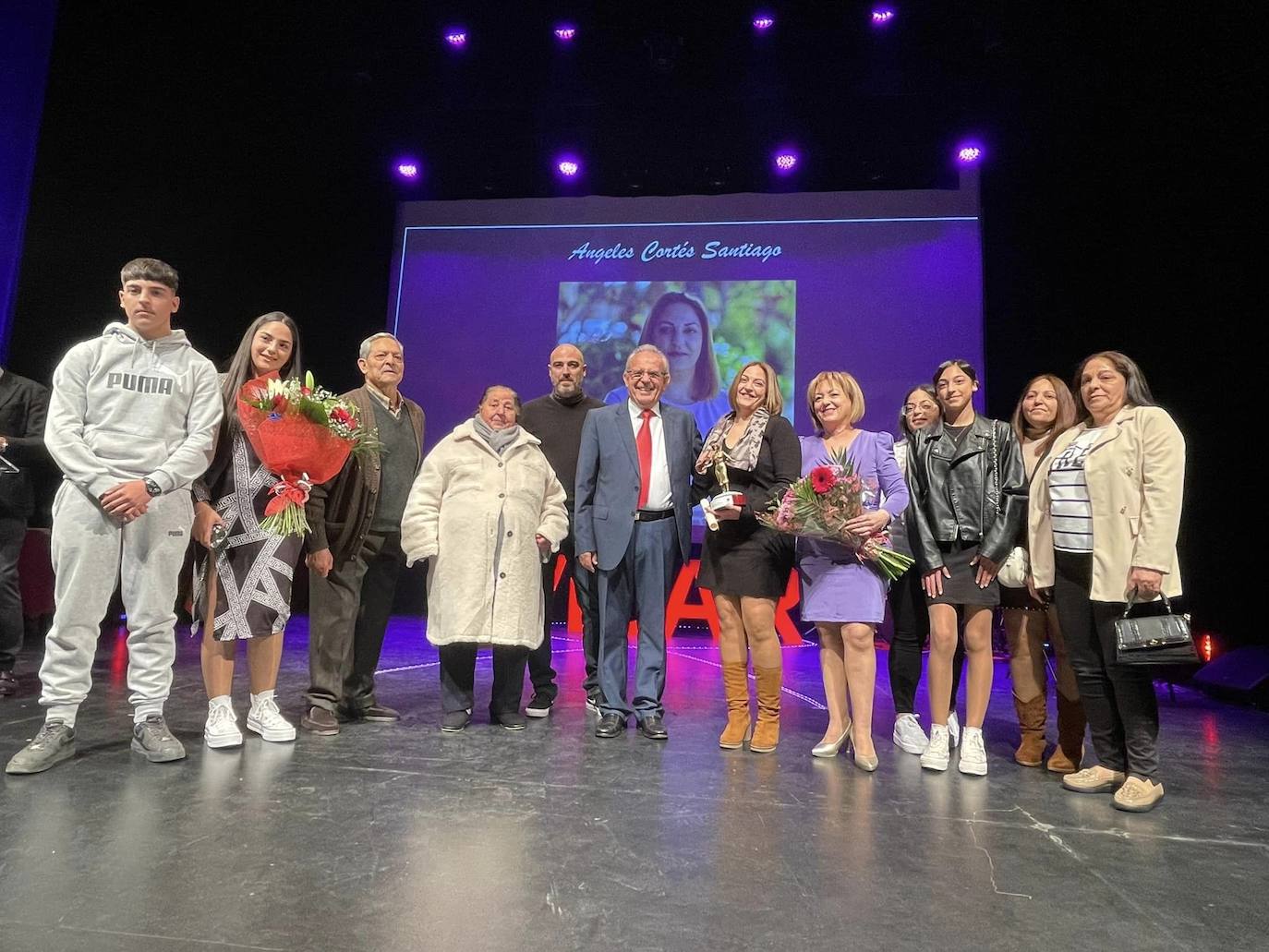 Vícar premia la trayectoria de una veintena de mujeres