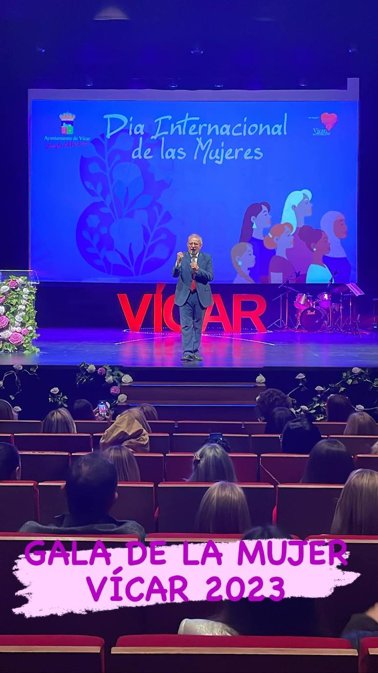 Vícar premia la trayectoria de una veintena de mujeres