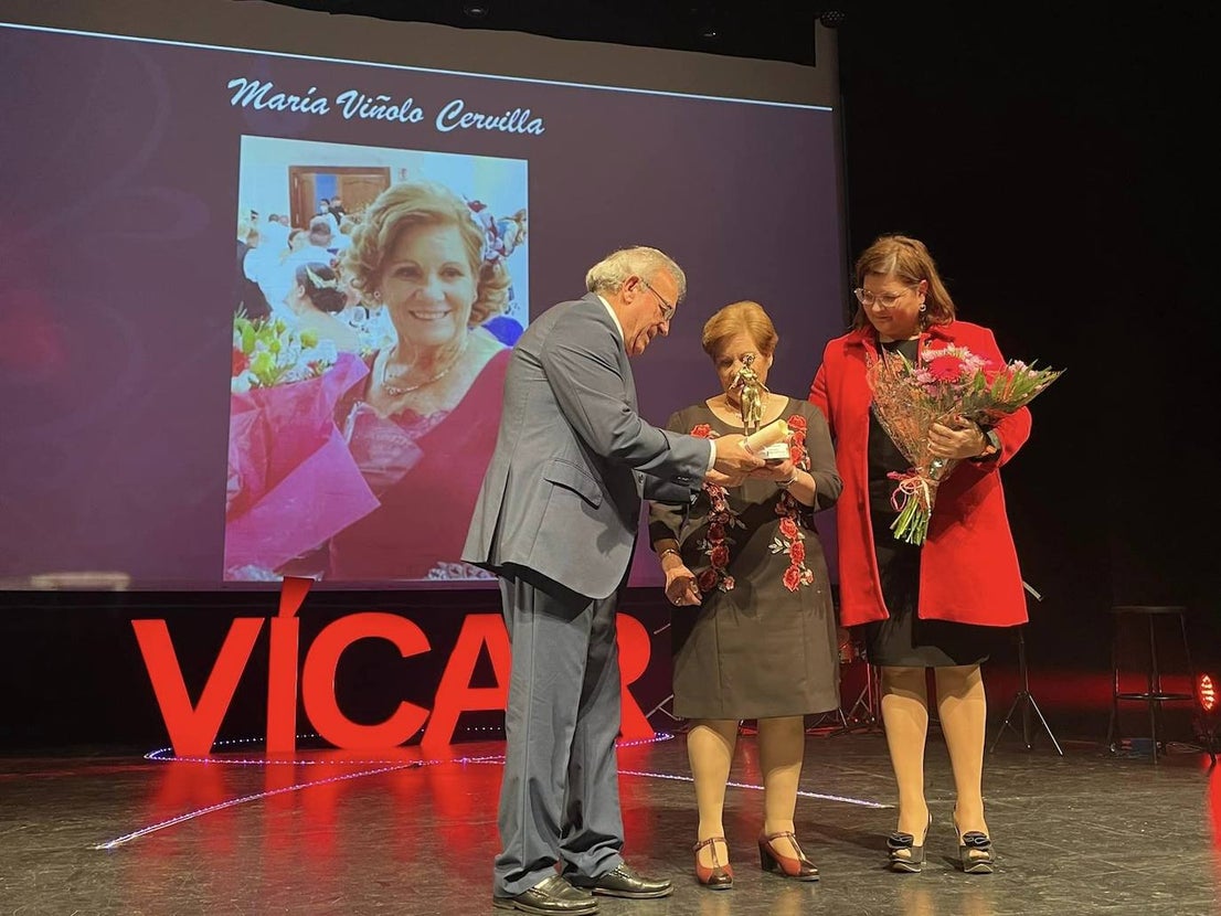 Vícar premia la trayectoria de una veintena de mujeres